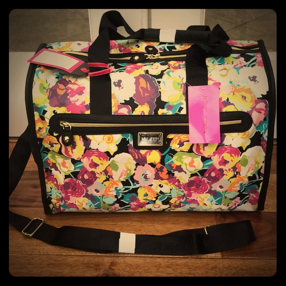 Betsey Johnson Handbags - 🆕 Betsey Johnson Weekender w Crossbody Strap